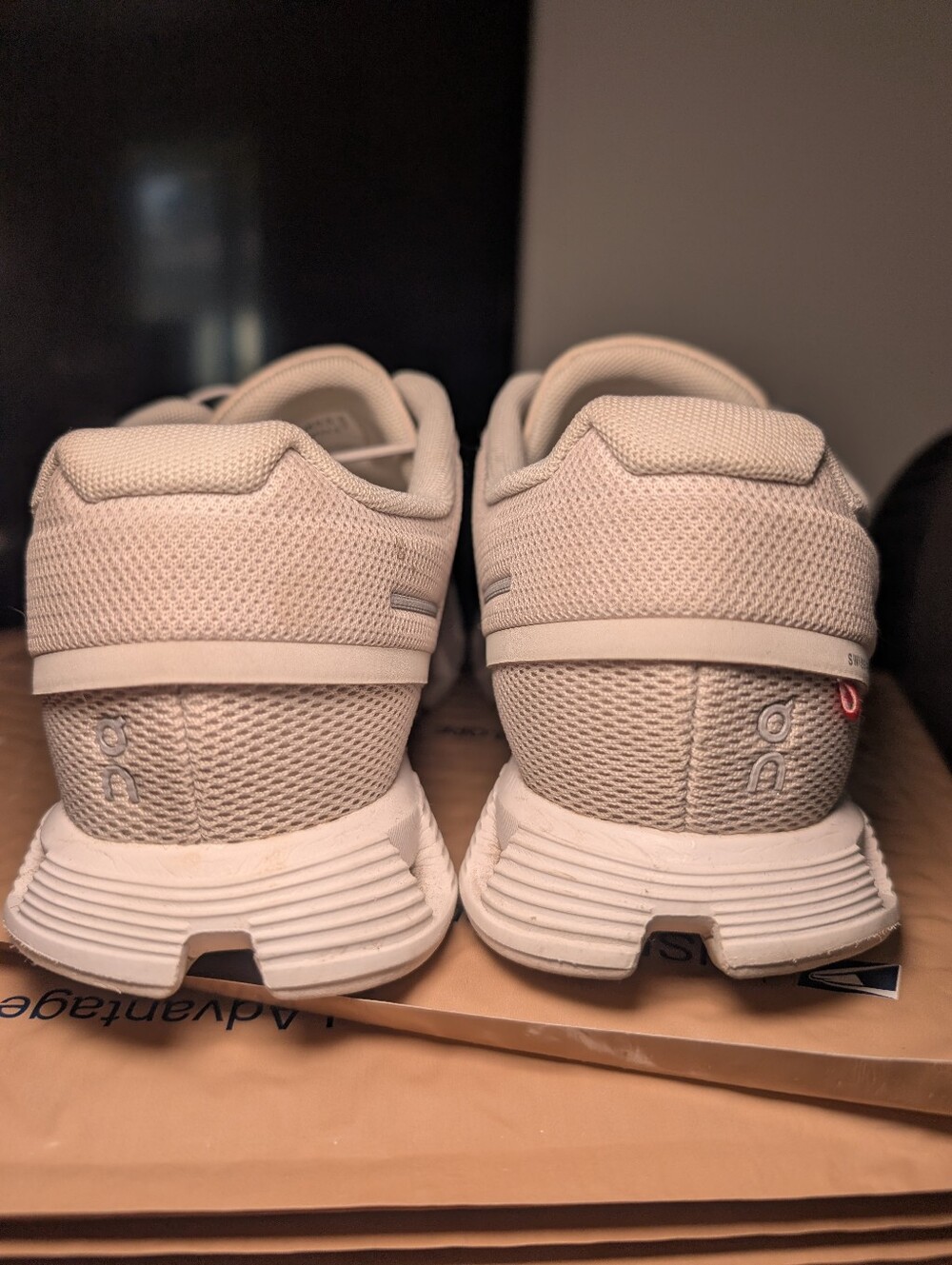On Cloud Running Shoes White Cream Women's Size 7.5 Athletic Sneakers - Picture 5 of 7